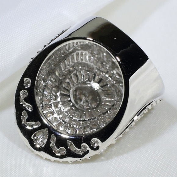 White Sapphire Sparkling Ring - Picture 6 of 7